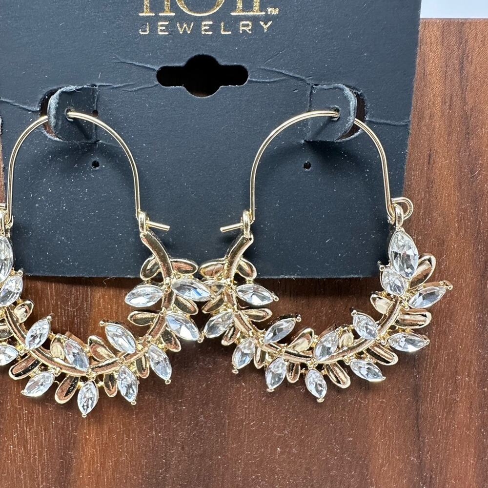 NOIR JEWELRY Hoop Leaf Earrings NEW - Picture 2 of 3